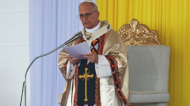  Papst Leo XIV. bei der Messe am 16. April 2026 am Flughafen Bamenda in Kamerun