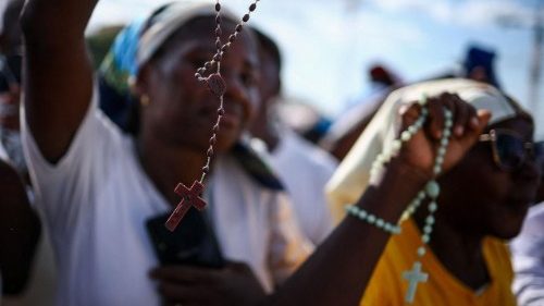 Pope at Mam&atilde; Muxima: It is love that must triumph, not war