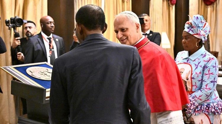 Papst Leo XIV. und der Pr&auml;sident von &Auml;quatorialguinea, Teodoro Obiang Nguema Mbasogo