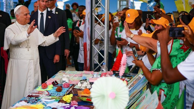 Papa Leone saluta i malati e gli operatori sanitari dell'Ospedale psichiatrico di Malabo