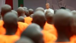 Леў XIV наведаў вязняў у турме горада Бата