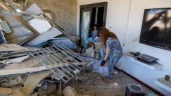 Tyre, Libanon: Eine Vertriebene besichtigt den Ort, der ihre Wohnung war
