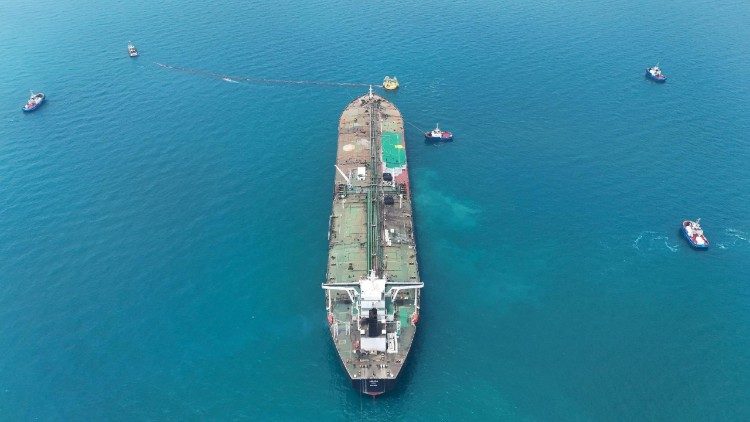 petroliera bloccata nello Stretto di Hormuz