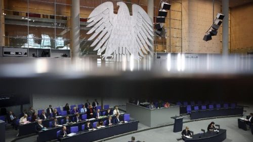 D: Hilfswerke warnen vor schweren Folgen der Haushaltsk&uuml;rzungen