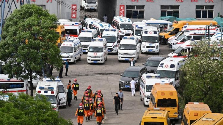 Einsatzkr&auml;fte nach dem Ungl&uuml;ck in Shanxi