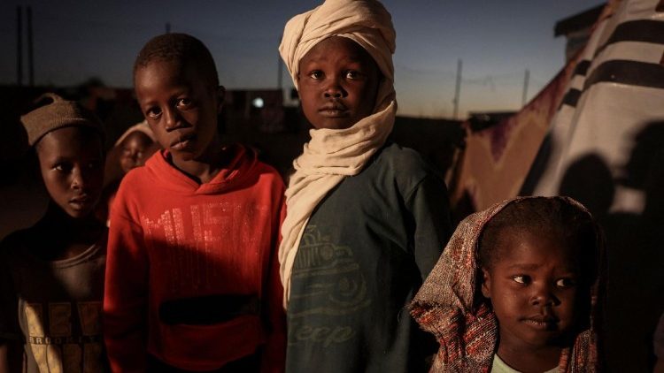 Überlebende des Anschlags von Al-Fashir berichten von ihrer brutalen Flucht aus dem Sudan