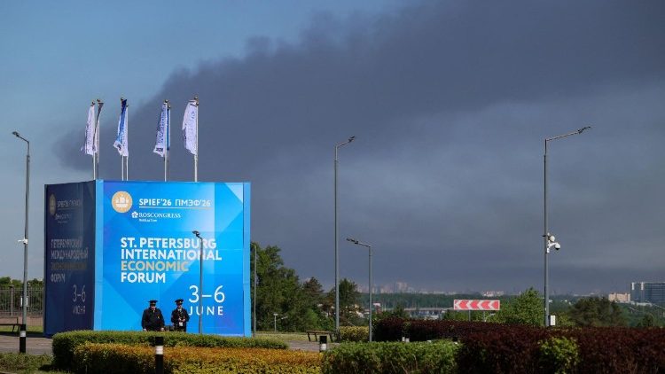 Droni ucraini hanno colpito infrastrutture nella città russa di San Pietroburgo all'inizio dello Spief Forum