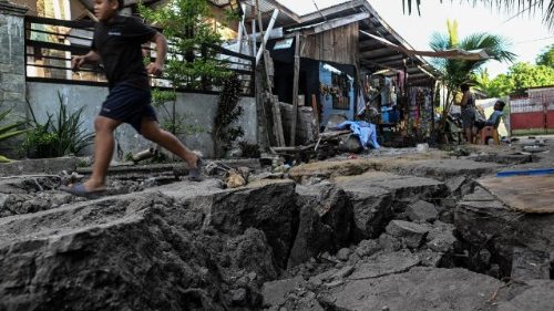 Terremoto nelle Filippine, colletta speciale della Chiesa mentre si contano i danni