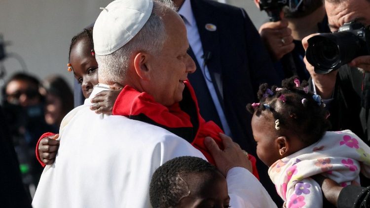 Lors de la rencontre avec les migrants du centre &laquo;Las Ra&iacute;ces&raquo; &agrave; Santa Cruz de Tenerife