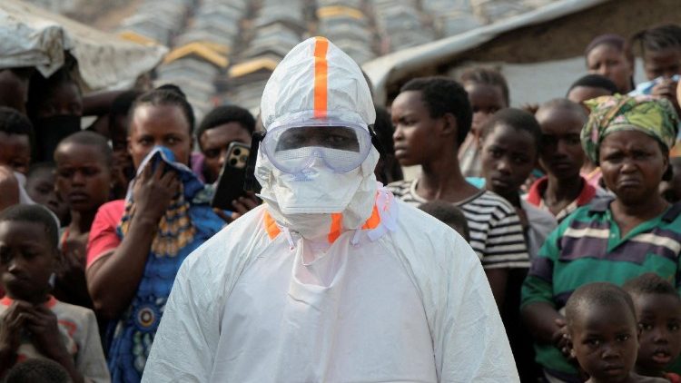 Crianças e adolescentes representam cerca de 15% dos casos confirmados de Ebola
