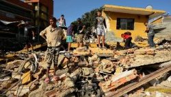 Venezuela po mimořádně silném zemětřesení. Záchranáři závodí s časem při vyprošťování lidí pod sutinami.