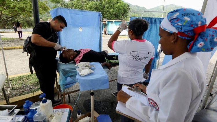 Atenci&oacute;n de emergencia a heridos por los terremotos en Mor&oacute;n, Estado Carabobo.