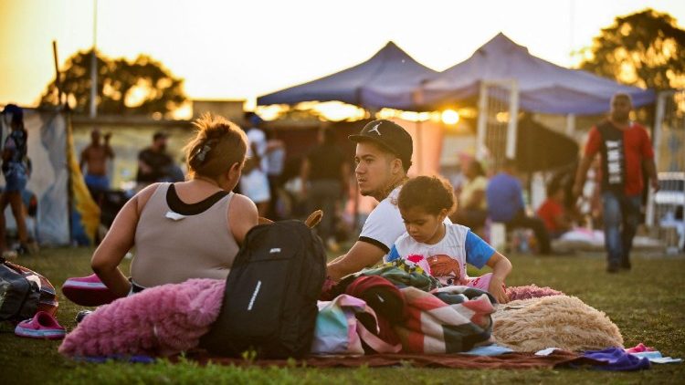 Numerosas familias que no han encontrado alojamientos de emergencia viven a la intemperie
