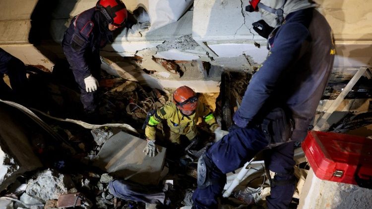 Aftermath of earthquakes in La Guaira
