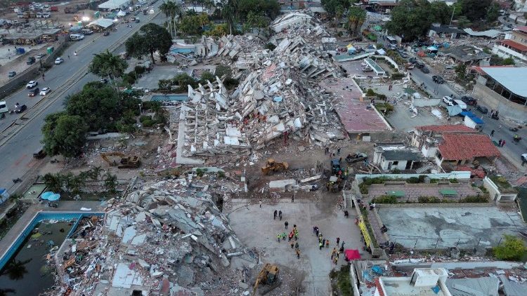 Aftermath of earthquakes in La Guaira