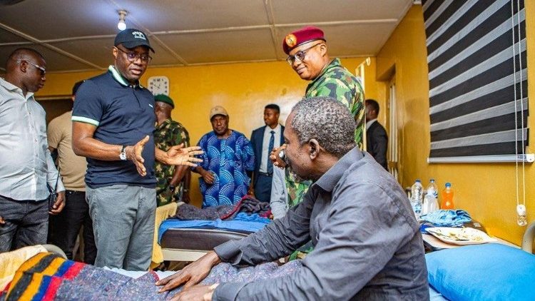 Oyo State Governor Seyi Makinde visits rescued victims in hospital 
