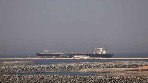 Os EUA anunciam novos ataques ao Ir&atilde;, que amea&ccedil;a os pa&iacute;ses do Golfo