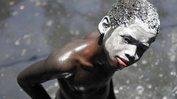 Haitianische Voodoo-Pilger nehmen an der jährlichen Saint-Jacques-Wallfahrt zu Ehren des Heiligen Jakobus des Älteren teil.