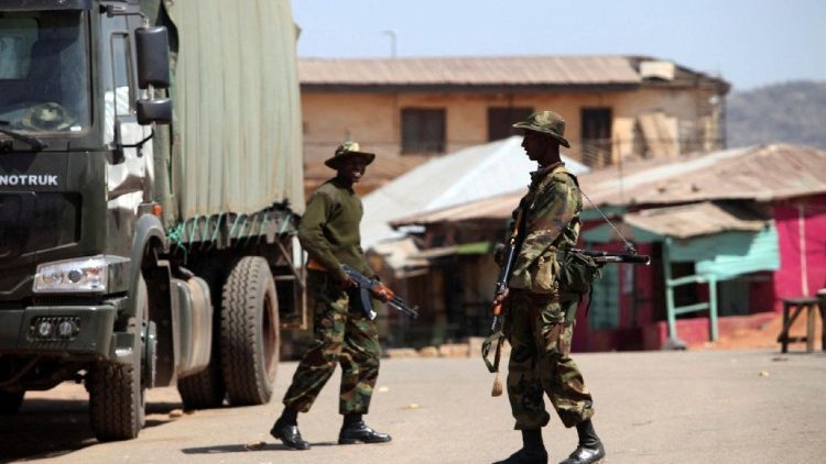Con la liberazione di Igbo e Onwudi non rimangono così ostaggi nelle mani del gruppo che aveva assaltato la chiesa durante la Messa domenicale