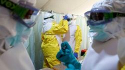 Medici curano l'Ebola nella Repubblica Democratica del Congo