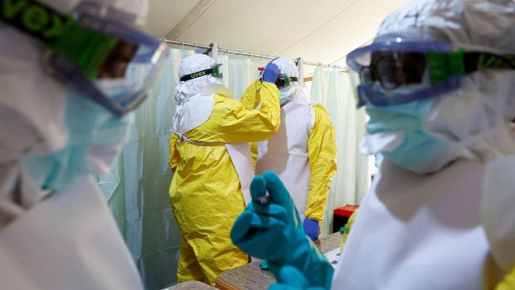 Medici curano l'Ebola nella Repubblica Democratica del Congo 