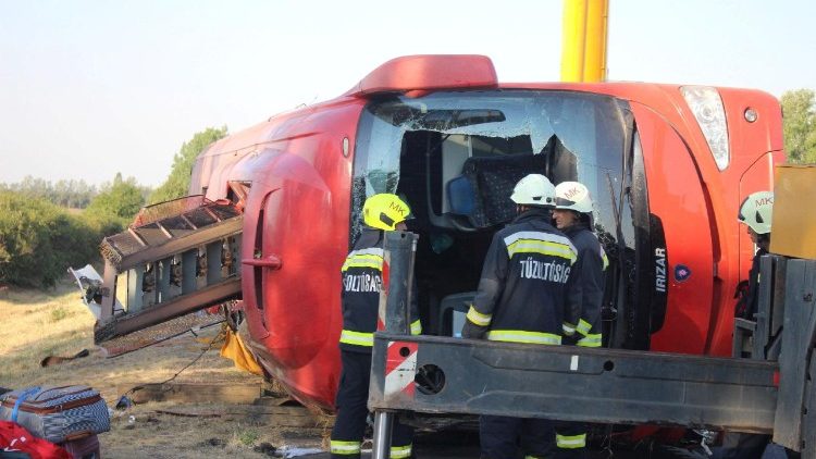 Bus lililokuwa limebeba mahujai 59 kutoka Poland waliokuwa wanarejea kutoka katika hija  kwenye Madhabahu ya Medjugorje Dominika tarehe 16 Agosti 2026 limepinduka na hivyo kusababisha watu 12 kupoteza maisha na wengine 10 kupata majeraha makubwa.