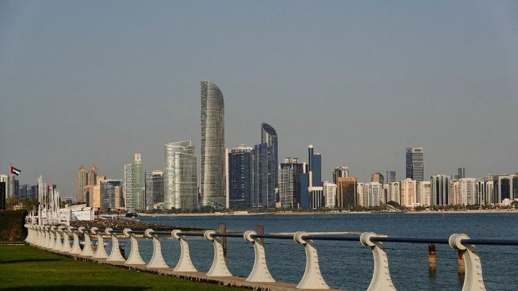 Una foto de archivo del horizonte de Abu Dabi  