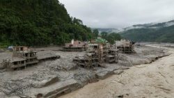 Pemandangan dari udara salah satu wilayah yang hancur akibat banjir bandang di Nepal