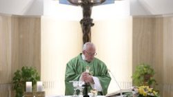 Le Pape célèbre la messe dans la chapelle de la Maison Sainte Marthe