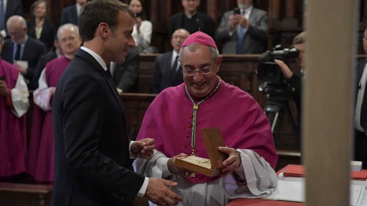 Архивна снимка на президента Макрон по време на първото му посещение във Ватикана, в базиликата „Свети Йоан Латерански“ на 26 юни 2018 г.