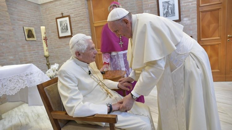 Papa Francisco e Papa Emérito Bento XVI
