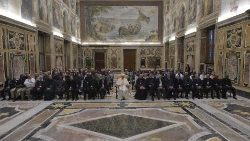 Leó pápa a Créteili egyházmegye politikus és közéleti személyeinek küldöttségével