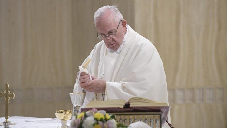 Папа падчас ранішняй св. Імшы ў капліцы сваёй рэзідэнцыі