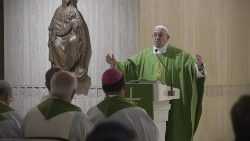 Papst bei der Frühmesse