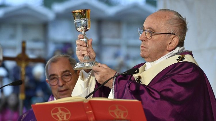 Auch am 2.11.2018 besuchte Franziskus zu Allerseelen den römischen Friedhof Laurentino 