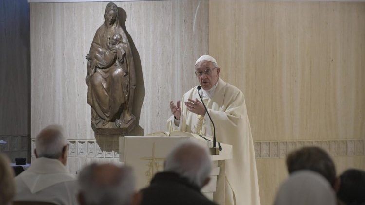 Papst bei der Frühmesse