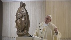 Papst Franziskus bei der Frühmesse