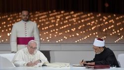 教宗方濟各與阿茲哈爾大伊瑪目塔伊布簽署《人類兄弟情誼》文件