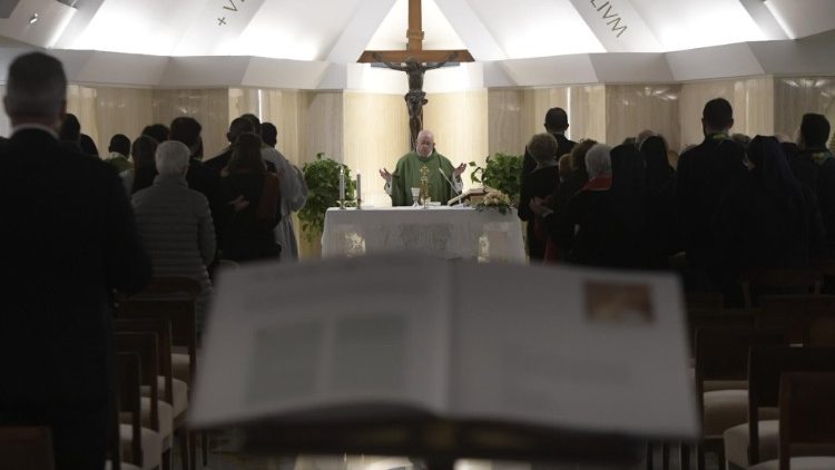 El Papa Francisco celebra la Misa matutina en la capilla de la Casa de Santa Marta