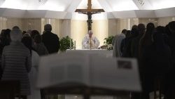 El Papa Francisco celebra la Misa matutina en la capilla de la Casa de Santa Marta
