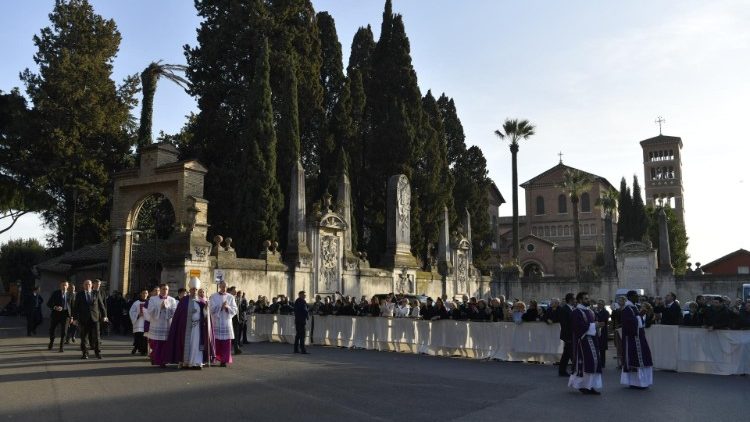 Bußprozession in Sant'Anselmo zu Beginn der Fastenzeit 2019, mit Papst Franziskus