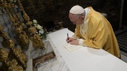 Popiežius pasirašė apaštališkąjį paraginima jaunimui „Christus vivit“ 2019 m. kovo 25 d. Lorete (Italija)