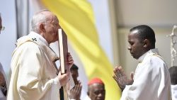 Waamini wanakutana na Kristo Yesu kwa namna ya pekee katika Sakramenti ya Ekaristi Takatifu, Katika Neno lake, Sakramenti za Kanisa pamoja na kati ya maskini na wale wote wanaosukumizwa pembezoni mwa jamii