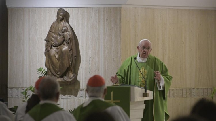 Franziskus bei seiner Frühmesse