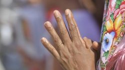 உலக புலம்பெயர்ந்தோர் நாளில் செபிக்கும் கைகள் (2019)