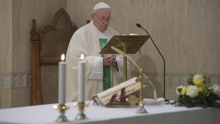 Papa Francesco celebra Messa a Casa Santa Marta