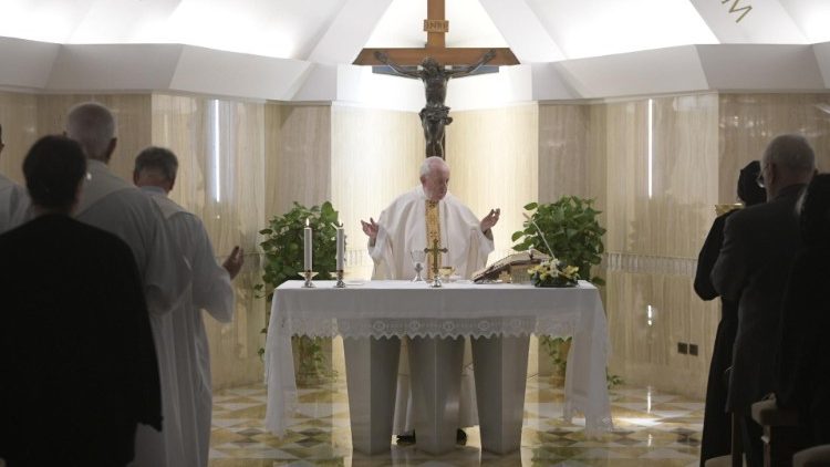 El Papa Francisco celebra la misa matutina en la capilla de la Casa de Santa Marta