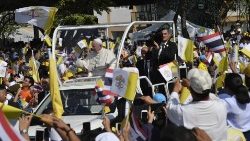 Le Pape avant de rencontrer les prêtres à la paroisse Saint-Pierre de Bangkok lors du 32e voyage apostolique en Thaïlande, le 22 novembre 2019. 