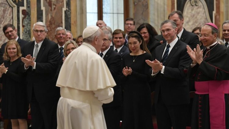 Папа падчас сустрэчы з Рыцарамі Калумба ў Ватыкане. 10 лютага 2020 года. Архіўнае фота