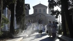 Шествието на Пепеляна сряда от църквата "Свети Анселм"